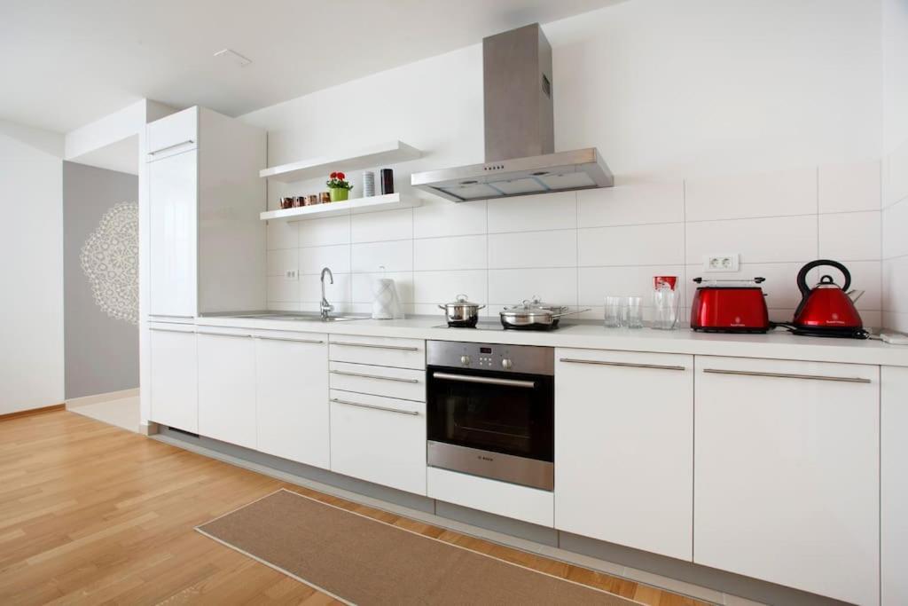 Luxury Apts Leone Split Centre Екстериор снимка