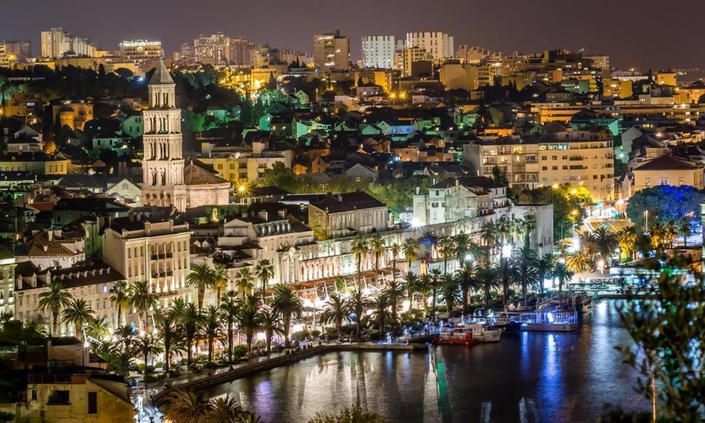 Luxury Apts Leone Split Centre Екстериор снимка
